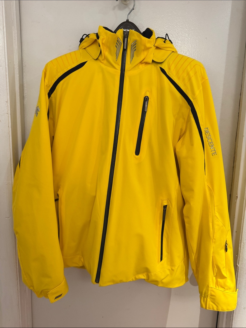 Descente Men’s Bright Yellow Ski & Snowboard Jacket with Black Trim